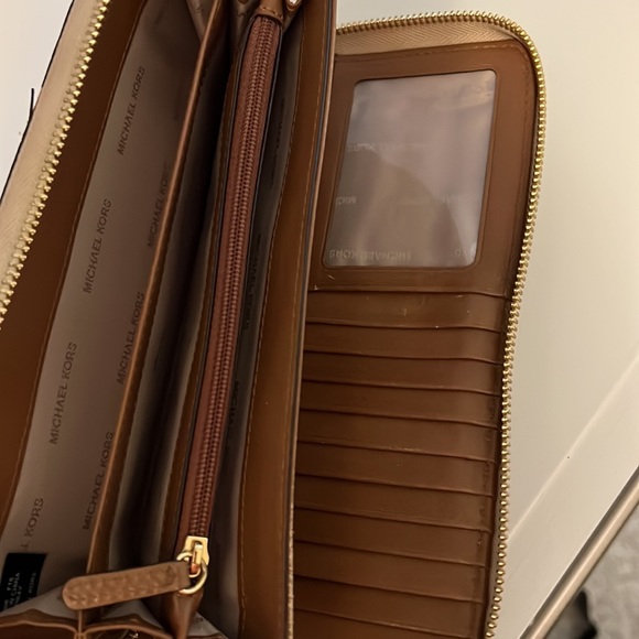 Michael Kors Jet Set Paisley Continental Zip Wallet - Picture 7 of 7